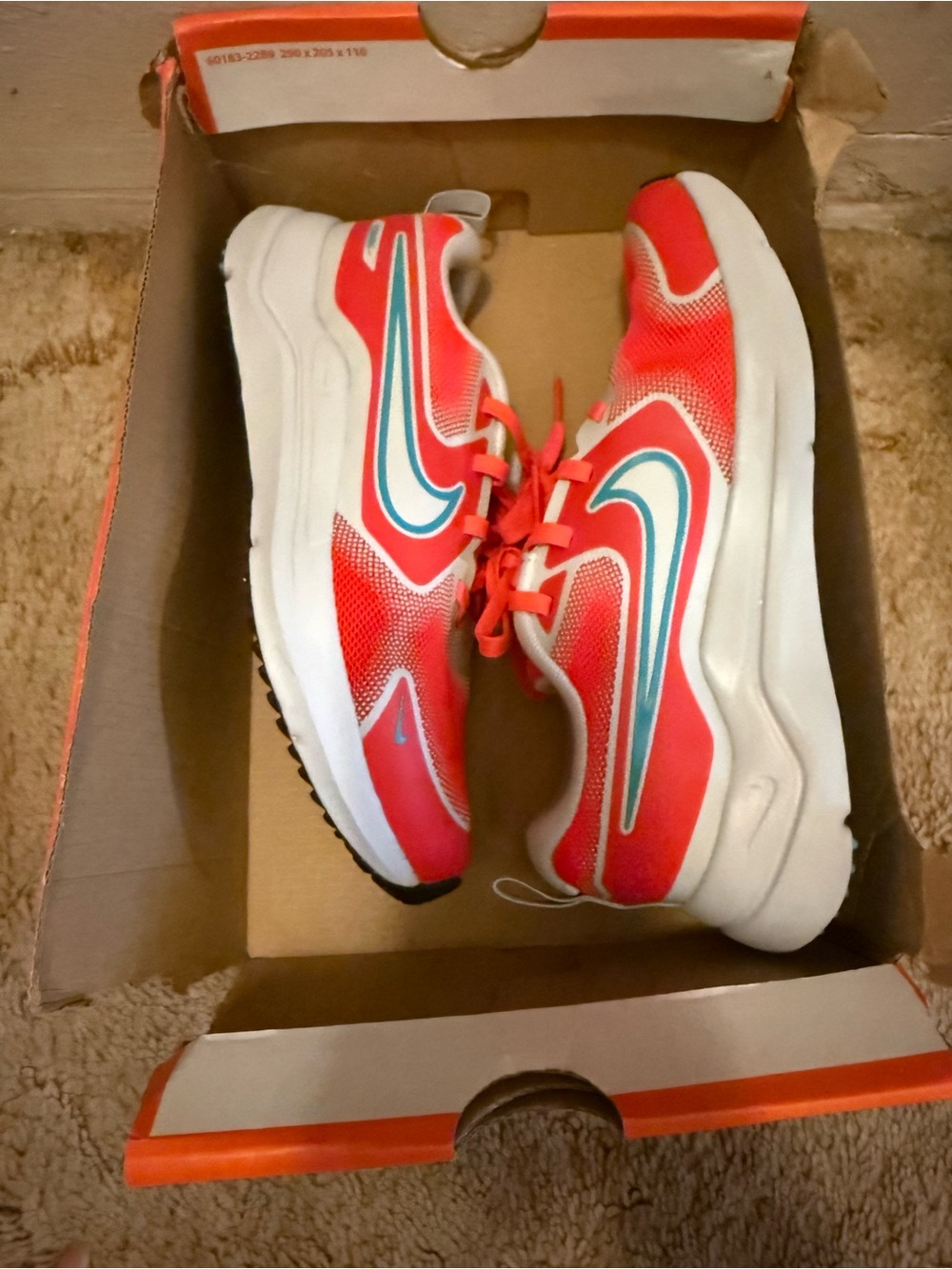 Nike comsmic runners 4.5y/6w